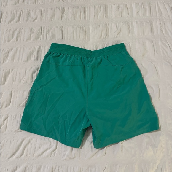 Fabletics 5” Shorts - Picture 3 of 3